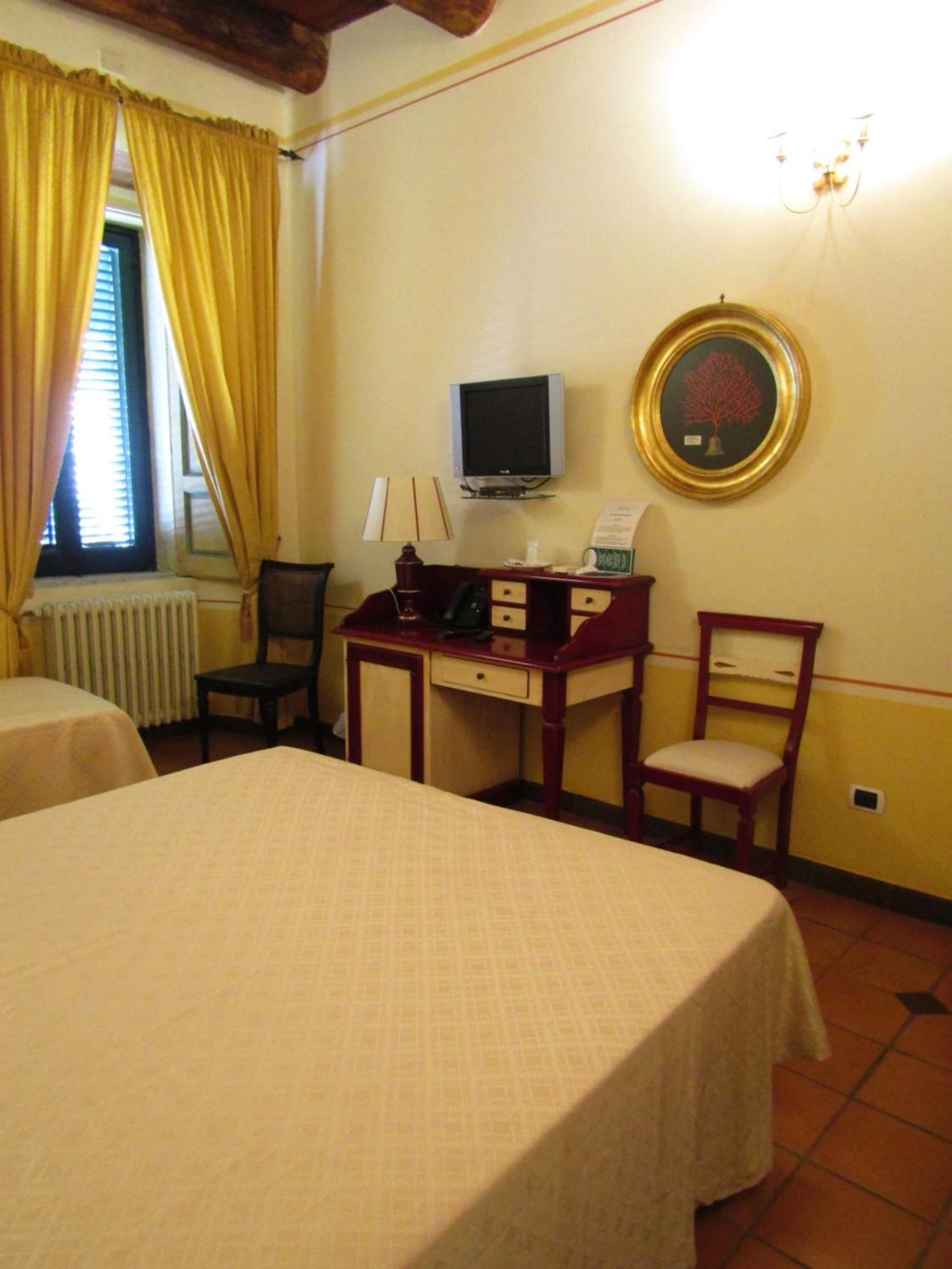 Antichi Feudi Dimora D'Epoca Hotel Teggiano Room photo
